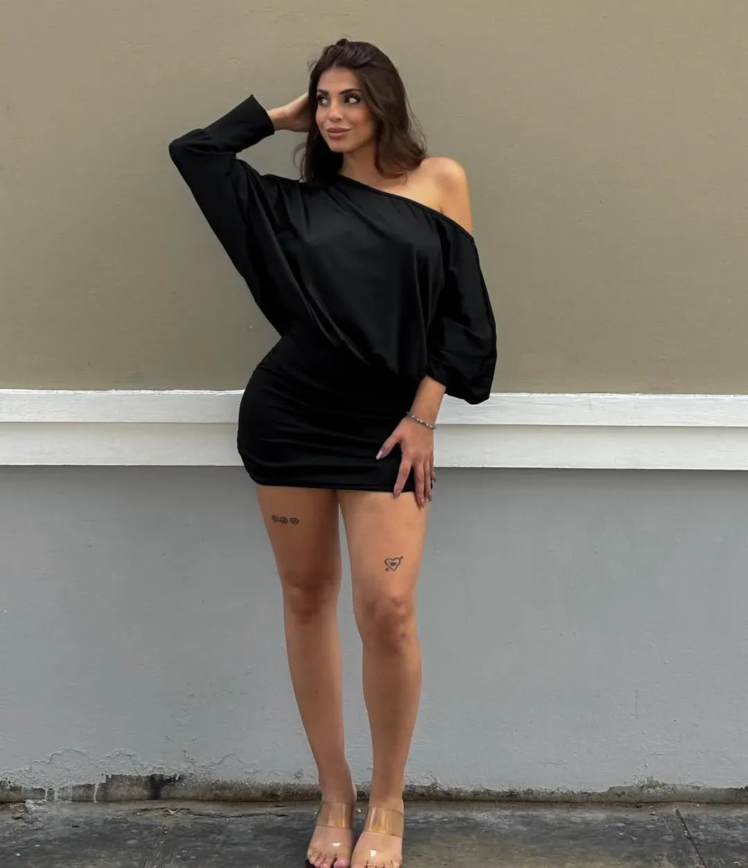 Vestido Estilo 2000s – Diseñado para Resaltar Tu Figura y Brindar un Look Elegante